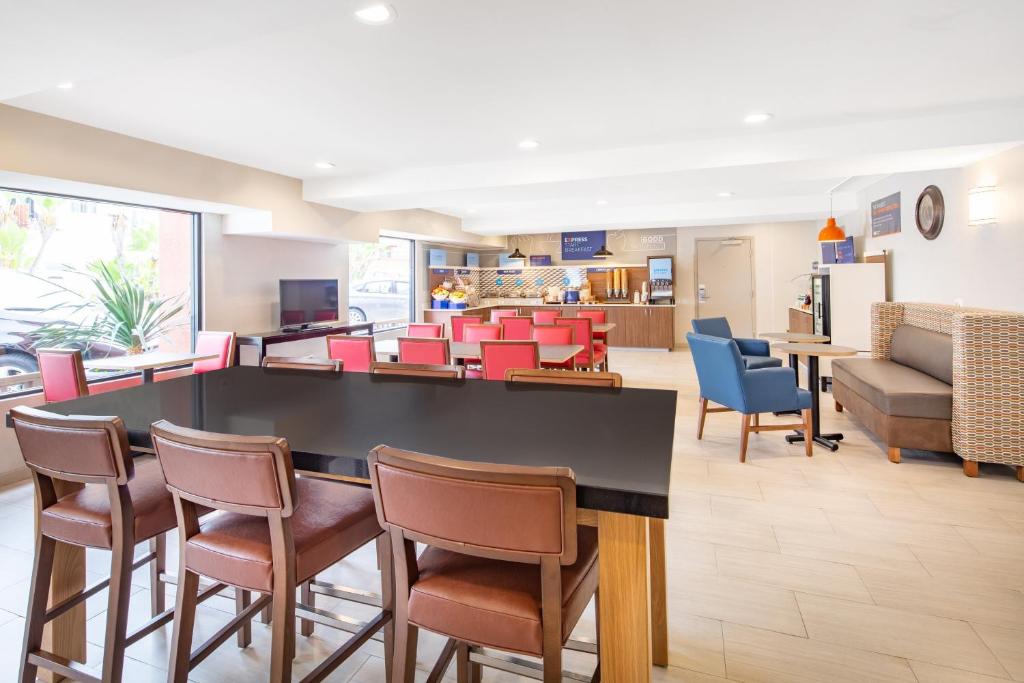 Holiday Inn Express San Diego Airport-Old Town by IHG - Image 5