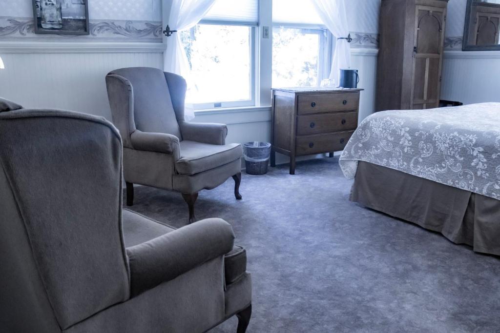 McCloud River Bed and Breakfast - Image 7