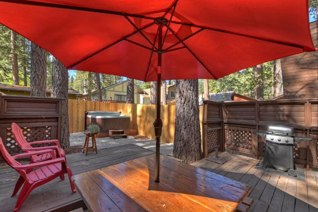 Hot Tub (Jacuzzi) - Photo 2