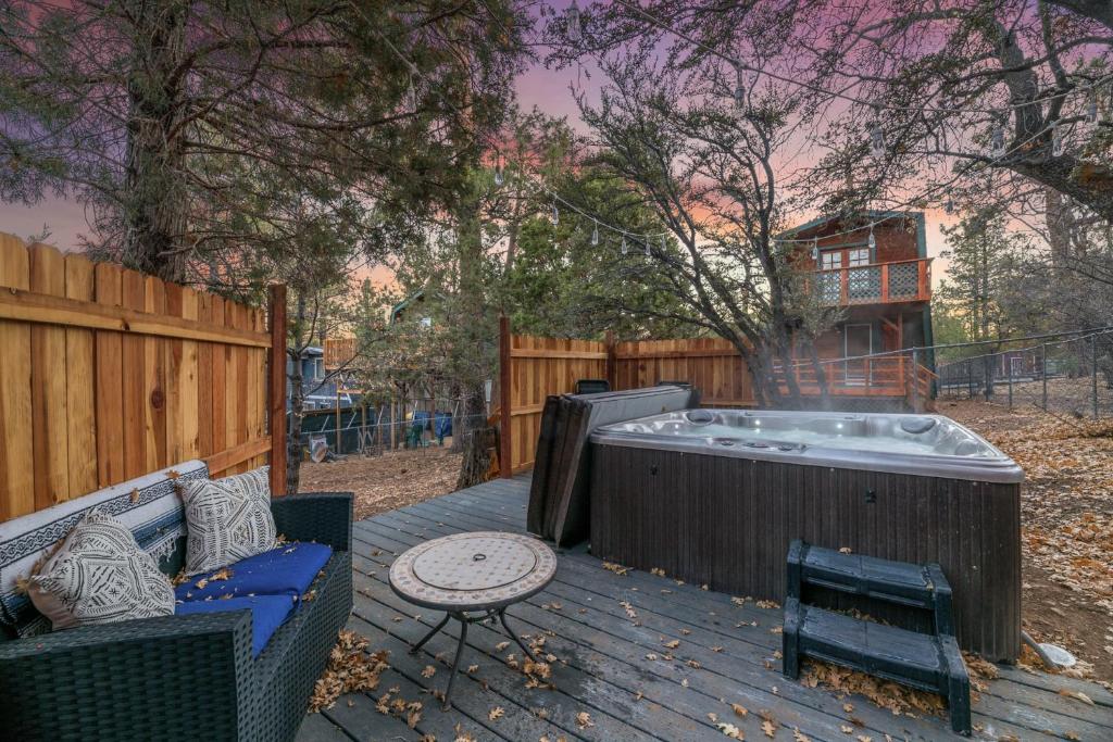 Hot Tub (Jacuzzi) - Photo 4