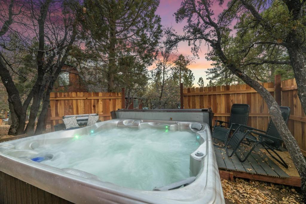 Hot Tub (Jacuzzi) - Photo 3