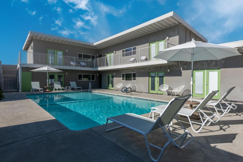 Desert Hot Springs Inn - Image 5