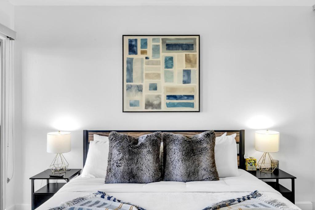 Modern Luxury 2 Bed with Panoramic City Views in Downtown LA - Image 8