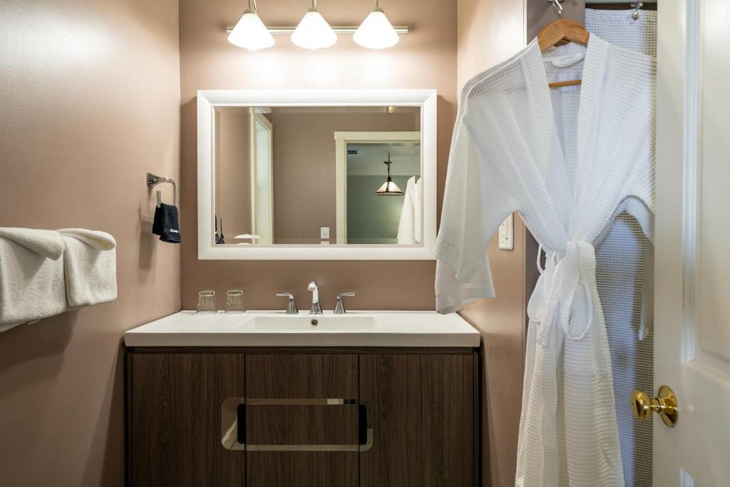 Little River Inn - Image 8