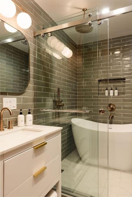 Hot Tub (Jacuzzi) - Photo 4