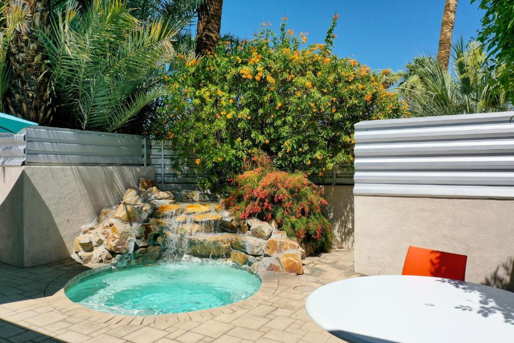 Hot Tub (Jacuzzi) - Photo 7