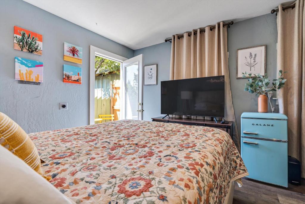 Cinnamon Bear Creekside Inn - Image 5