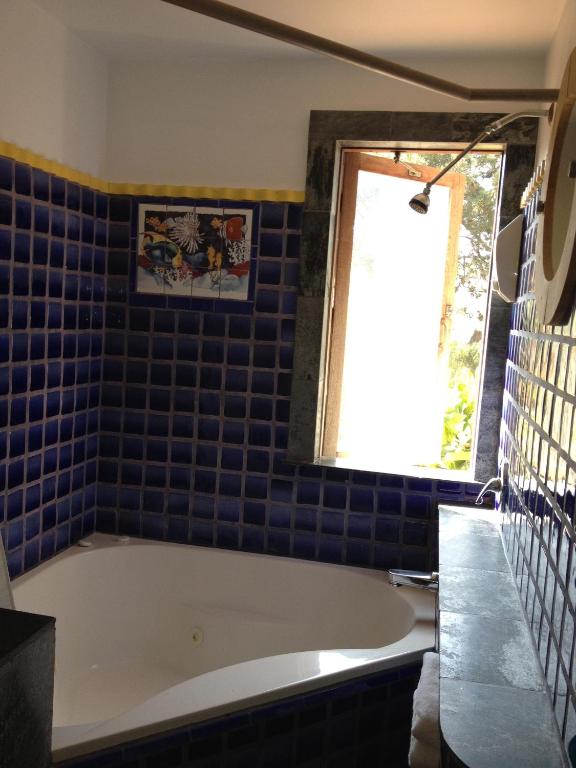 Hot Tub (Jacuzzi) - Photo 2