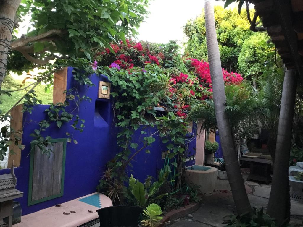 Les Artistes Inn - Image 6