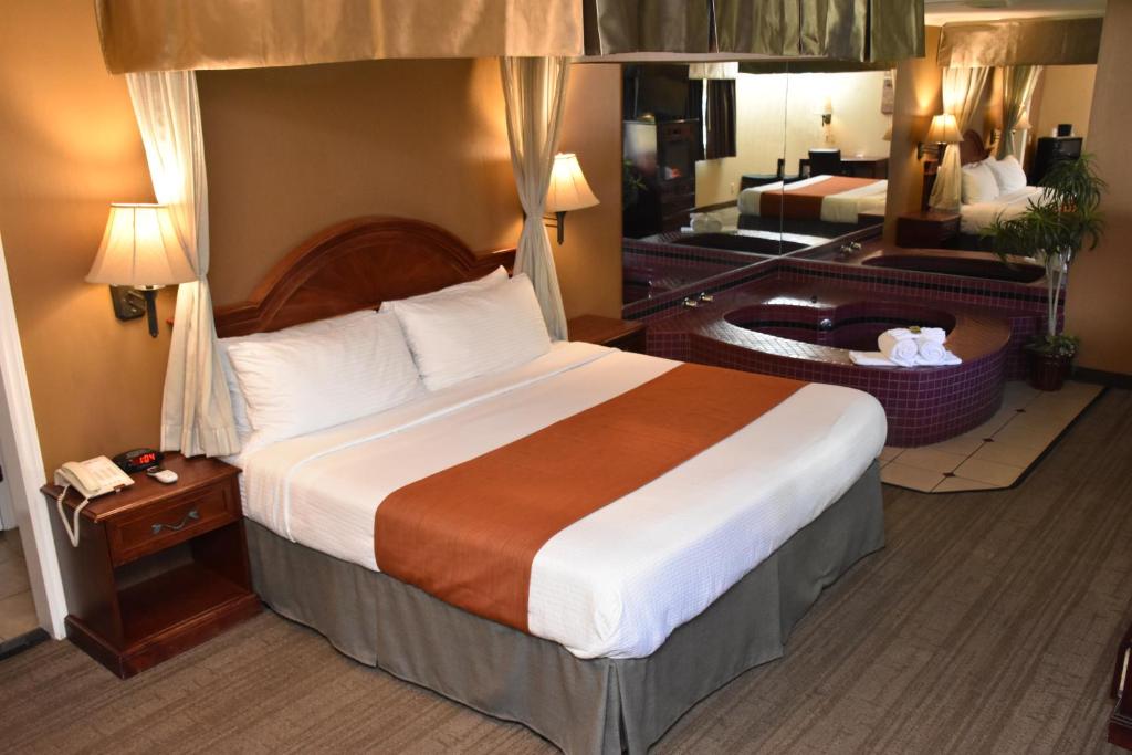 Hot Tub (Jacuzzi) - Photo 2