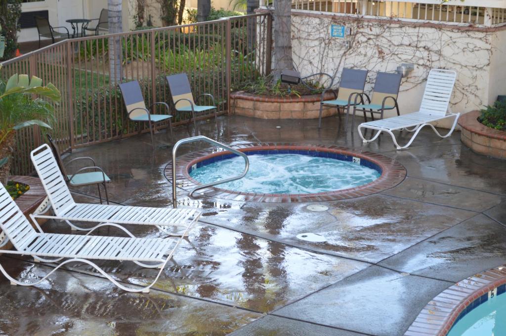 Hot Tub (Jacuzzi) - Photo 4