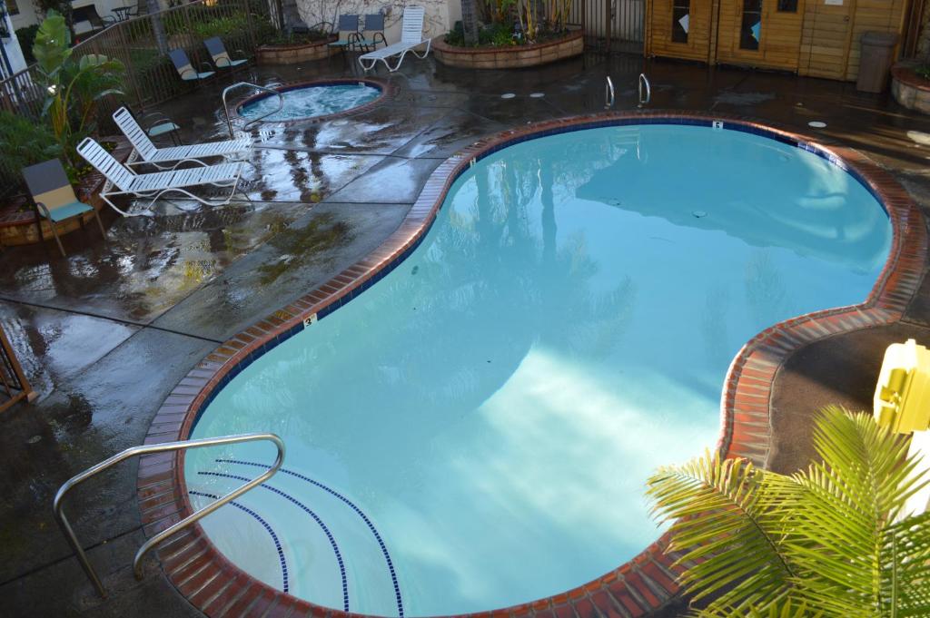 Hot Tub (Jacuzzi) - Photo 3