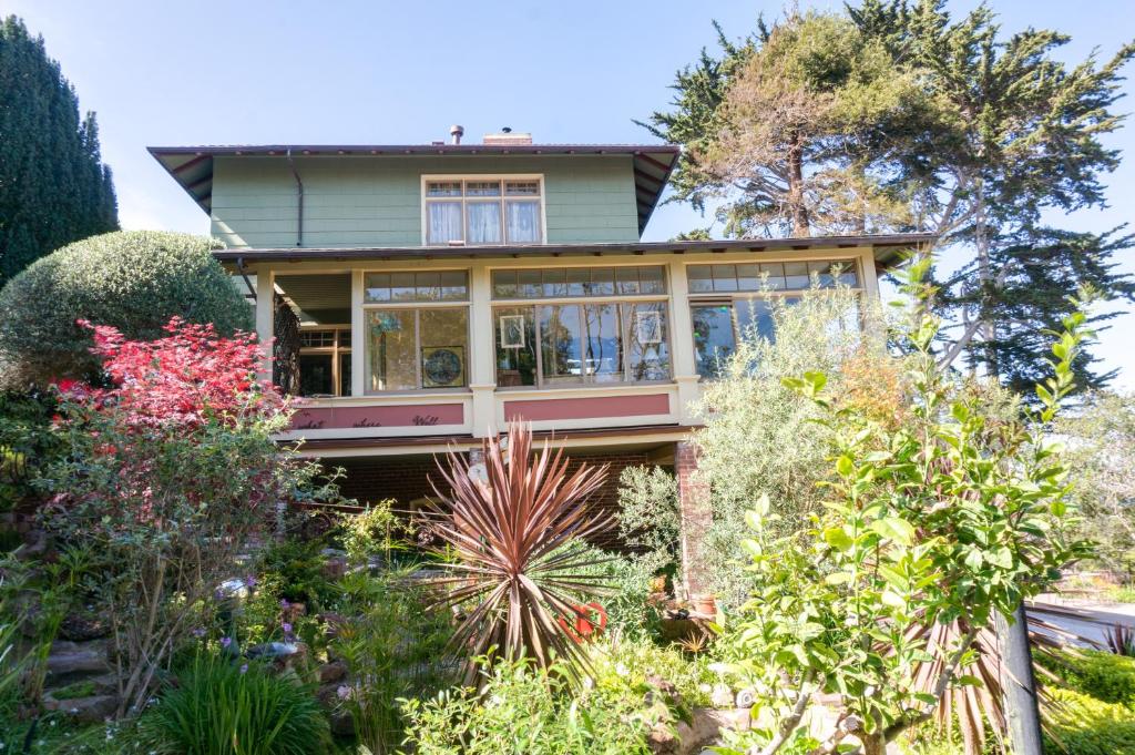 The Jabberwock Bed & Breakfast - Image 5