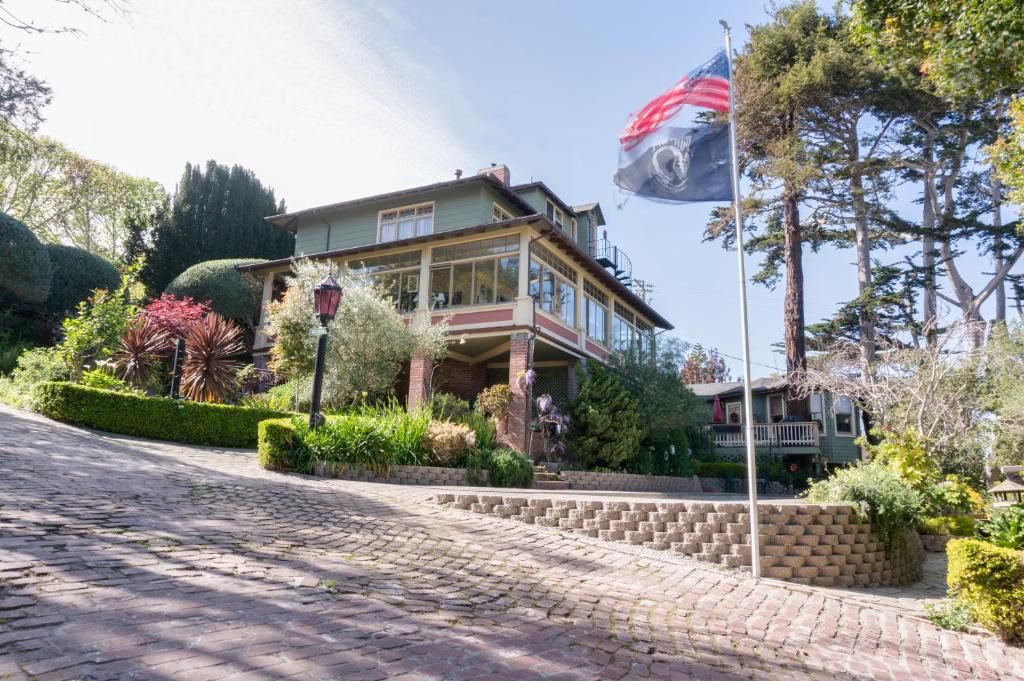 The Jabberwock Bed & Breakfast - Image 8