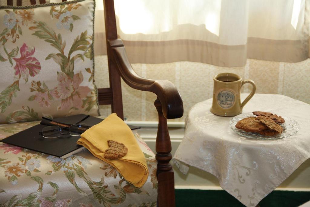 The Jabberwock Bed & Breakfast - Image 6