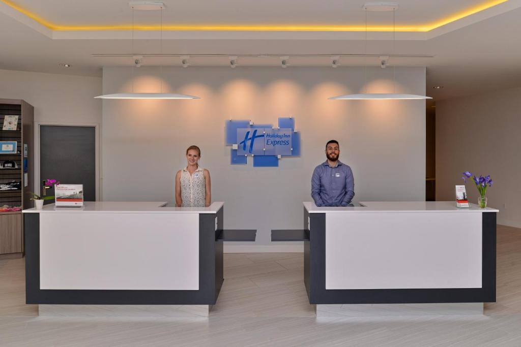 Holiday Inn Express & Suites San Diego - Mission Valley by IHG - Image 8