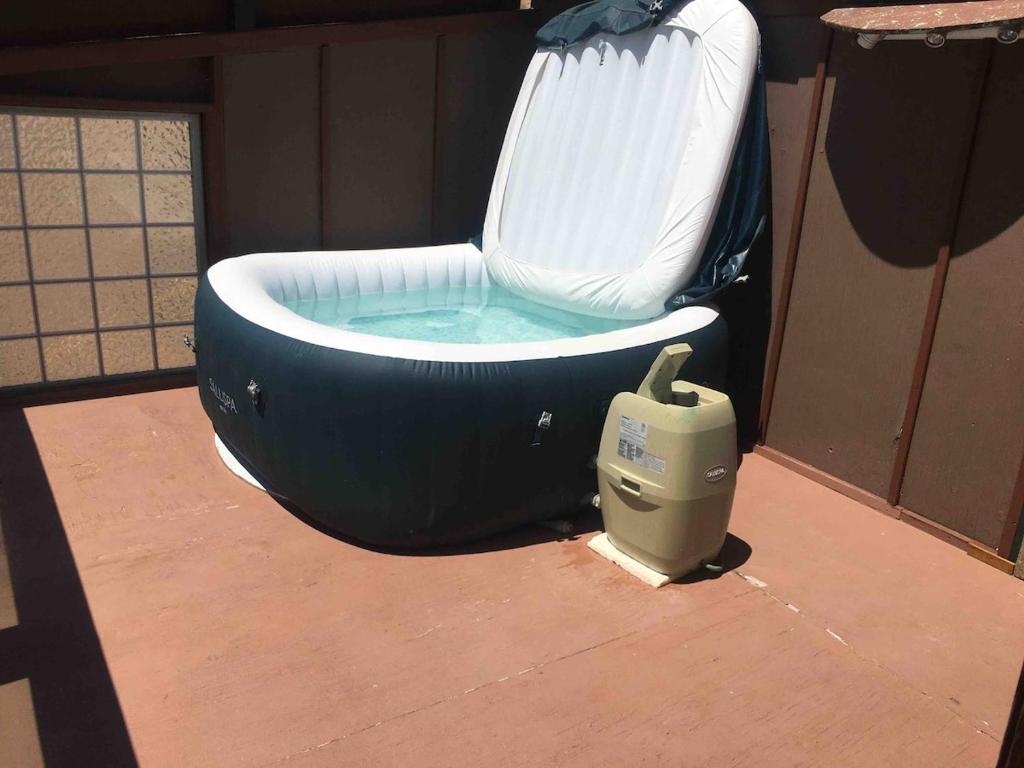 Hot Tub (Jacuzzi) - Photo 2