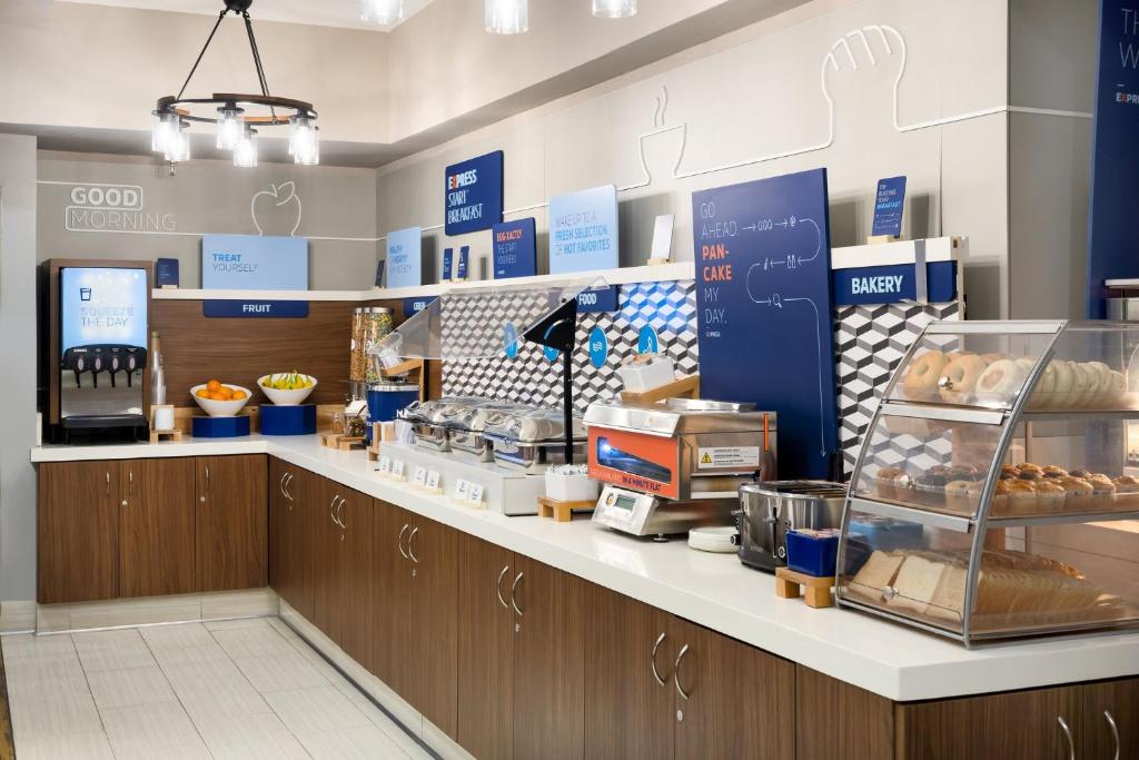 Holiday Inn Express Simi Valley by IHG - Image 5