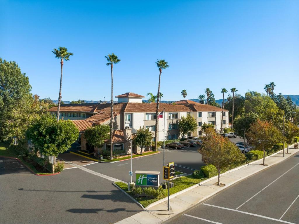 Holiday Inn Express Simi Valley by IHG - Image 7