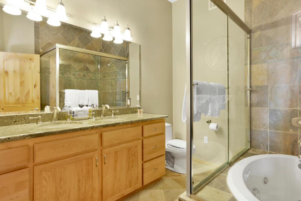 Hot Tub (Jacuzzi) - Photo 6