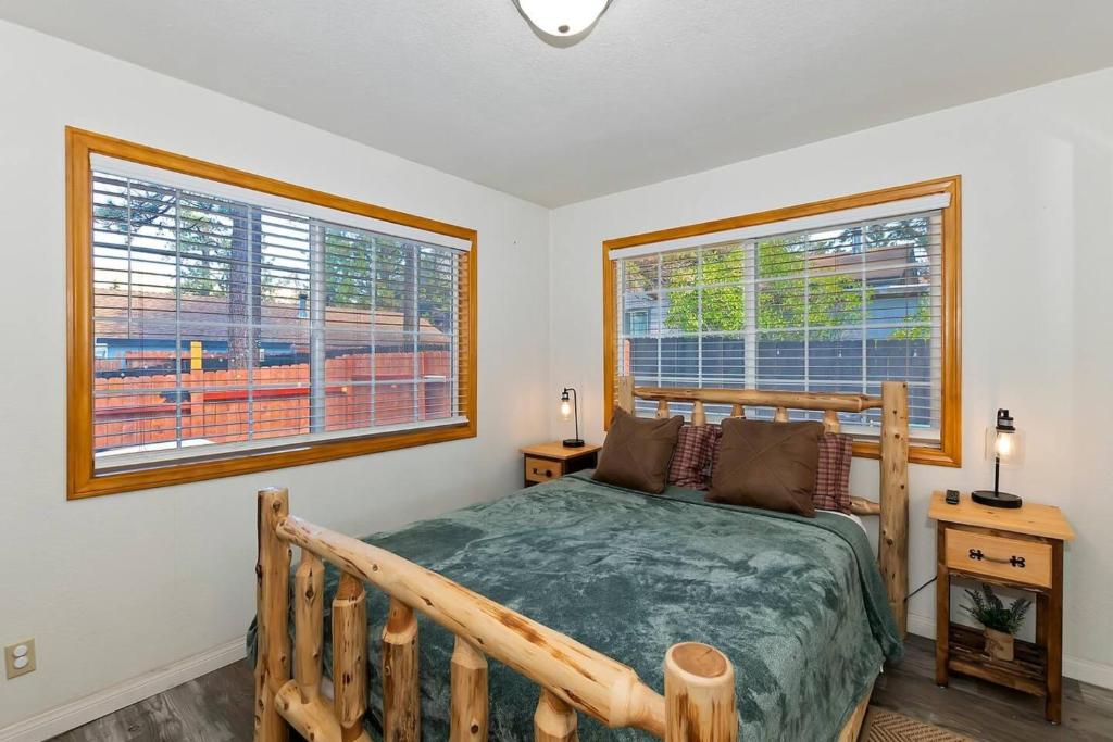 Bear Cub Cottage in Big Bear w/ HotTub & Firepit - Image 7