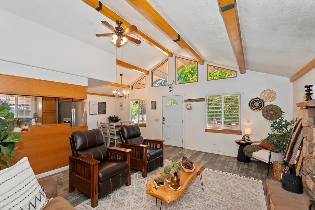 Bear Cub Cottage in Big Bear w/ HotTub & Firepit - Image 5