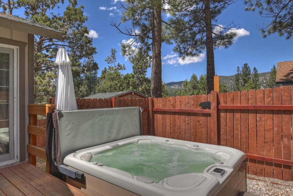 Hot Tub (Jacuzzi) - Photo 2