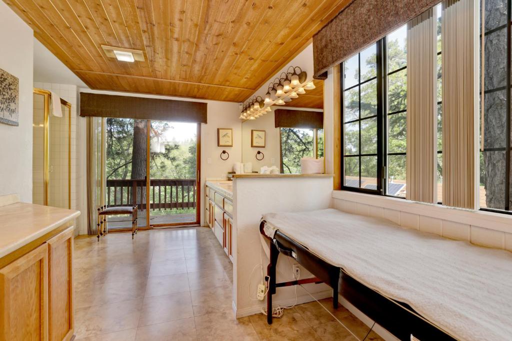 Knickerbocker Retreat- Hot Tub- Game Tables - Image 7