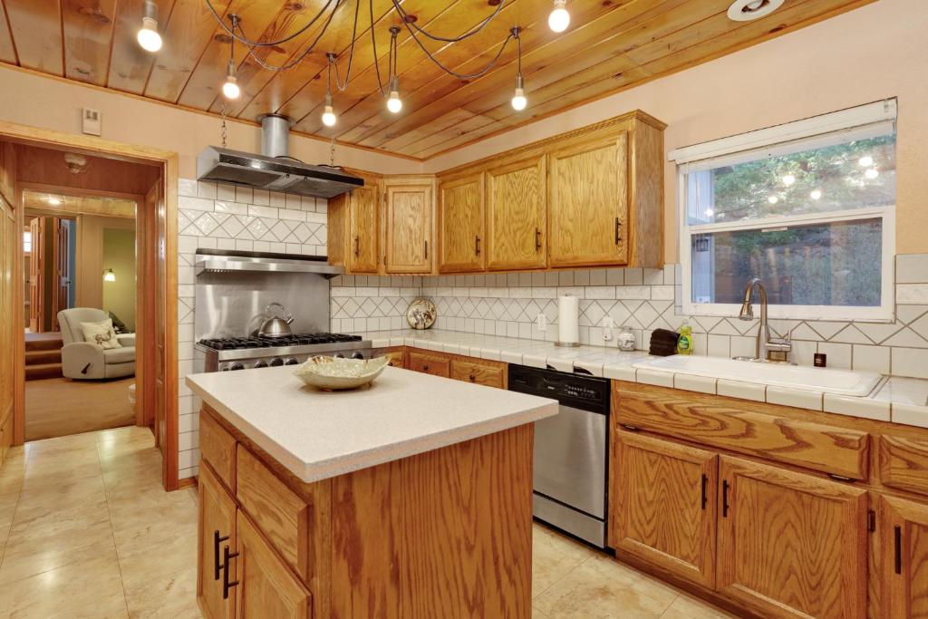 Knickerbocker Retreat- Hot Tub- Game Tables - Image 4