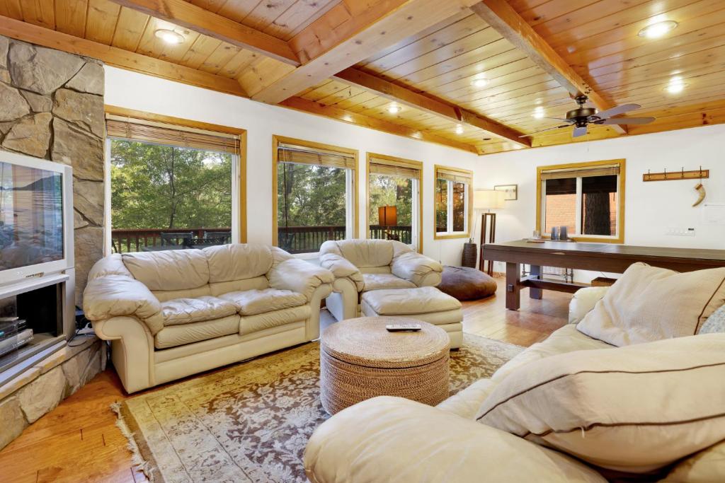 Knickerbocker Retreat- Hot Tub- Game Tables - Image 5