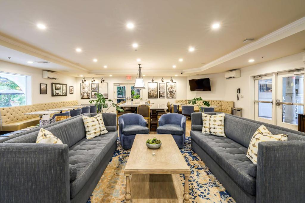 The Lodge at Healdsburg, Tapestry Collection by Hilton - Image 5