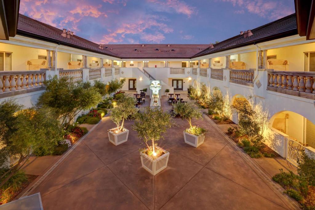 The Lodge at Healdsburg, Tapestry Collection by Hilton - Image 6