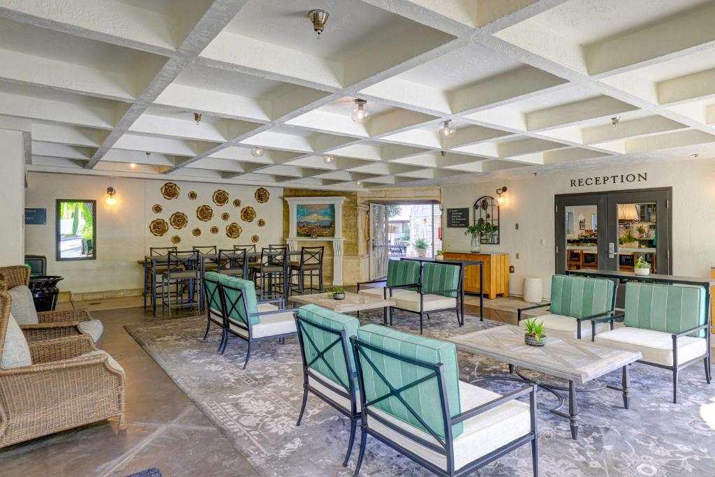 The Lodge at Healdsburg, Tapestry Collection by Hilton - Image 4