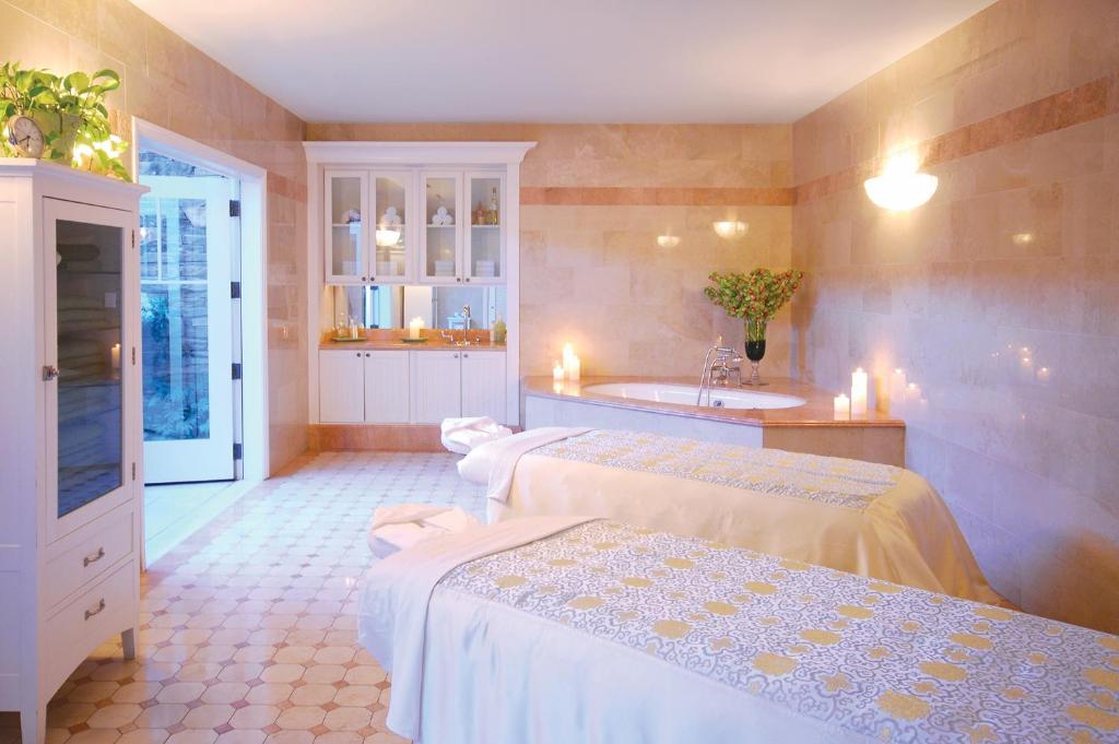 Hot Tub (Jacuzzi) - Photo 3