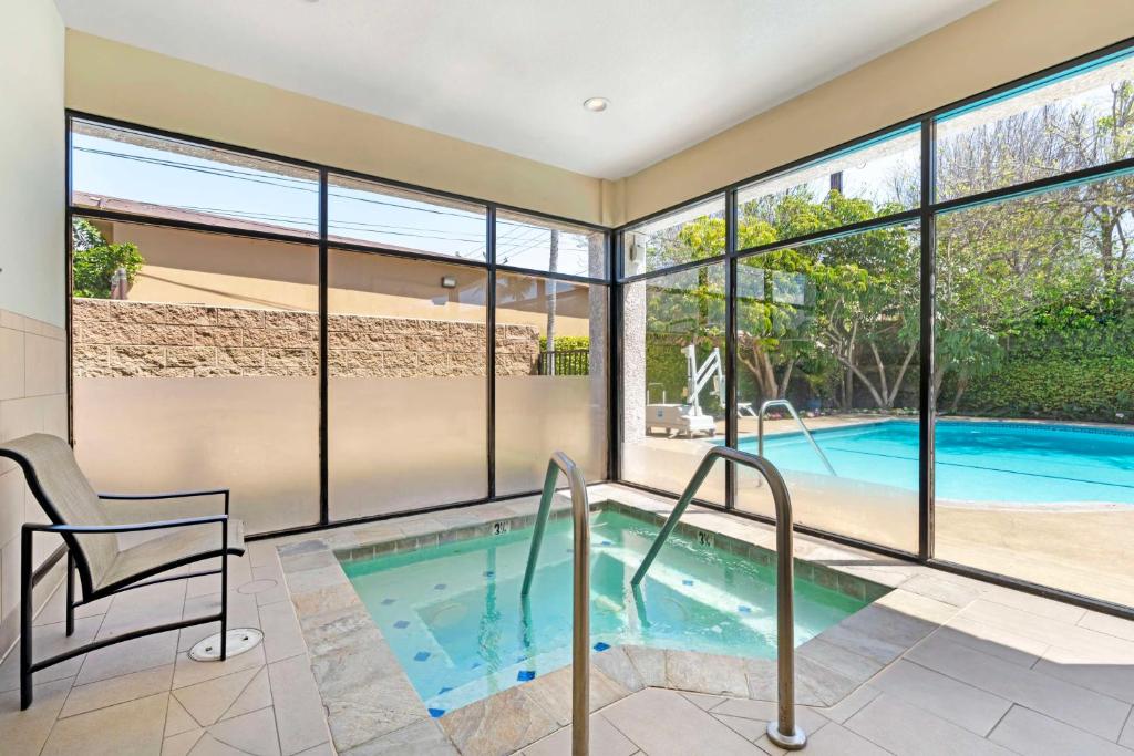 Best Western Plus Newport Mesa Inn