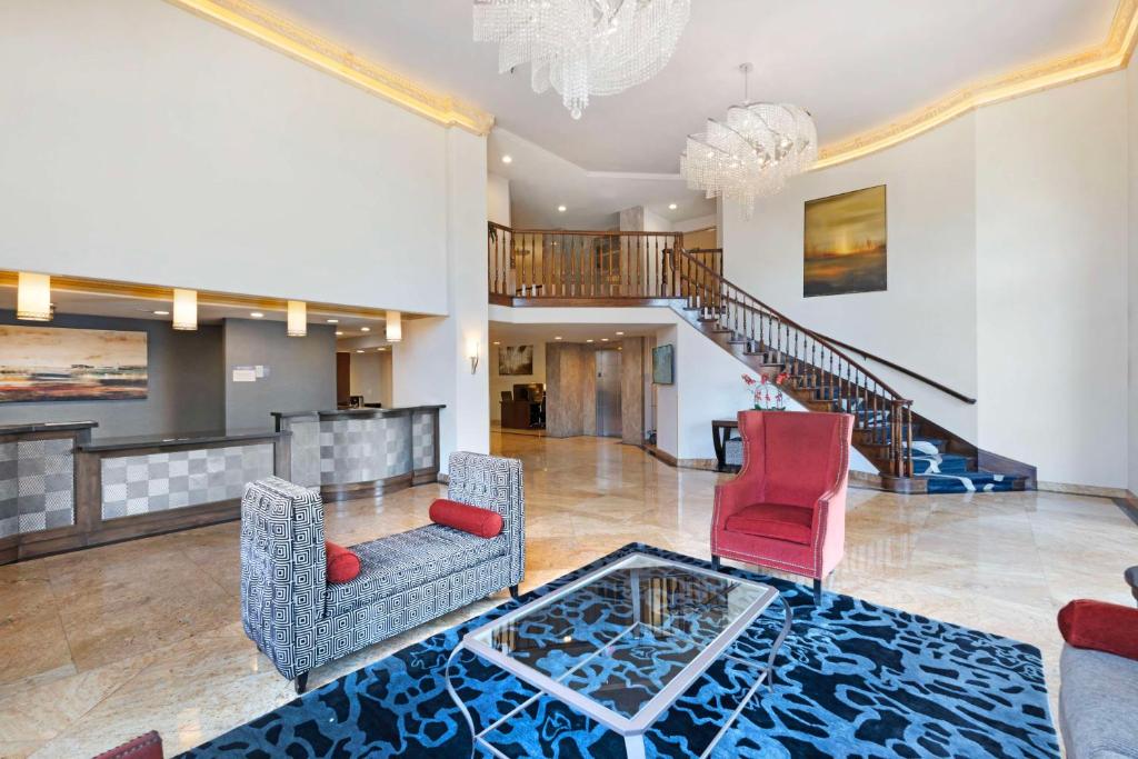 Best Western Plus Newport Mesa Inn - Image 4