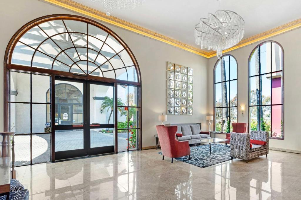 Best Western Plus Newport Mesa Inn - Image 7