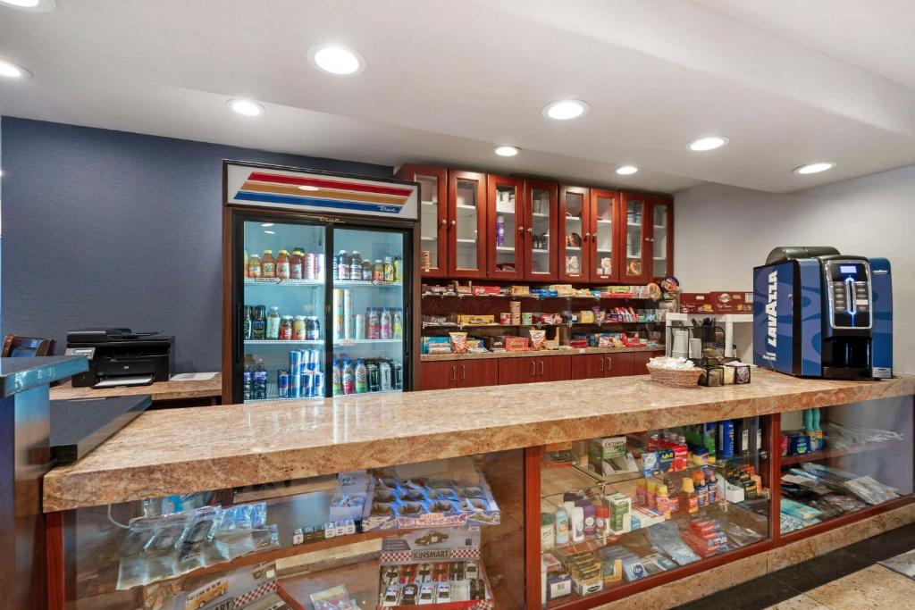 Best Western Plus Newport Mesa Inn - Image 8