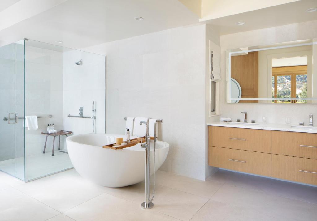 Hot Tub (Jacuzzi) - Photo 2