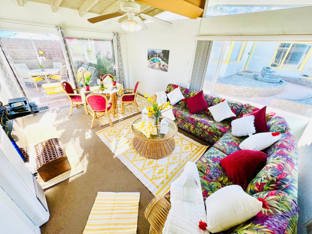 A PLACE IN THE SUN Hotel - ADULTS ONLY Big Units, 24h Heated Pool & Spa in 1 Acre Park Prime Location, DOG Friendly, TOP Midcentury Modern Boutique Hotel - Image 5