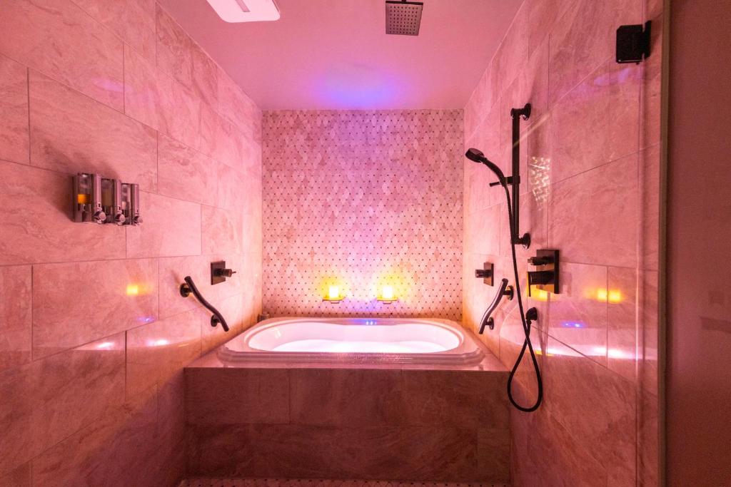 Hot Tub (Jacuzzi) - Photo 8