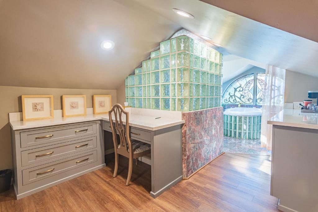 Hot Tub (Jacuzzi) - Photo 7