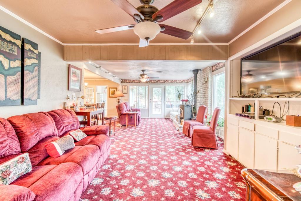 A Bed of Roses - Image 7