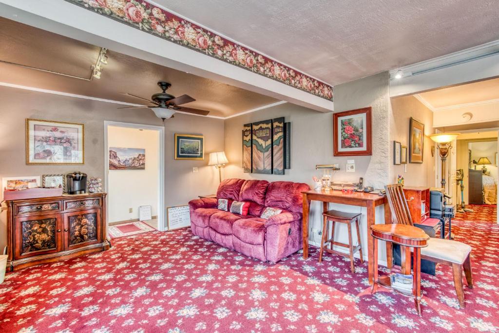 A Bed of Roses - Image 6