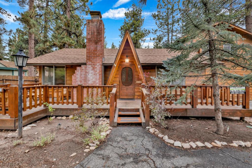 The Lost Compass- Hot Tub- Games- Walk To Lake or Marina - Image 6