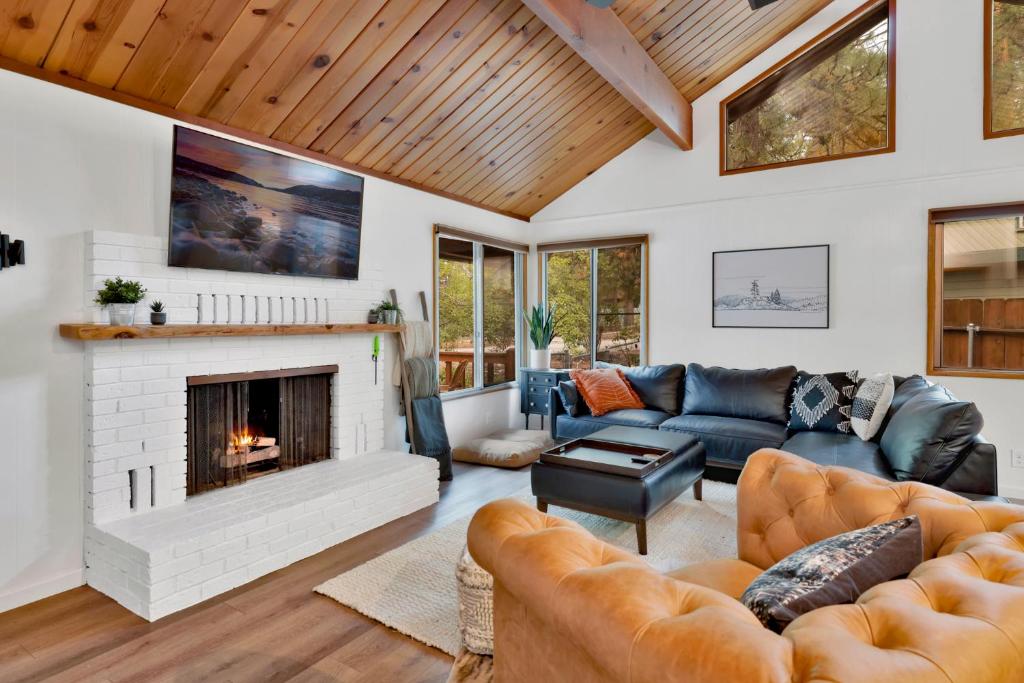 The Lost Compass- Hot Tub- Games- Walk To Lake or Marina