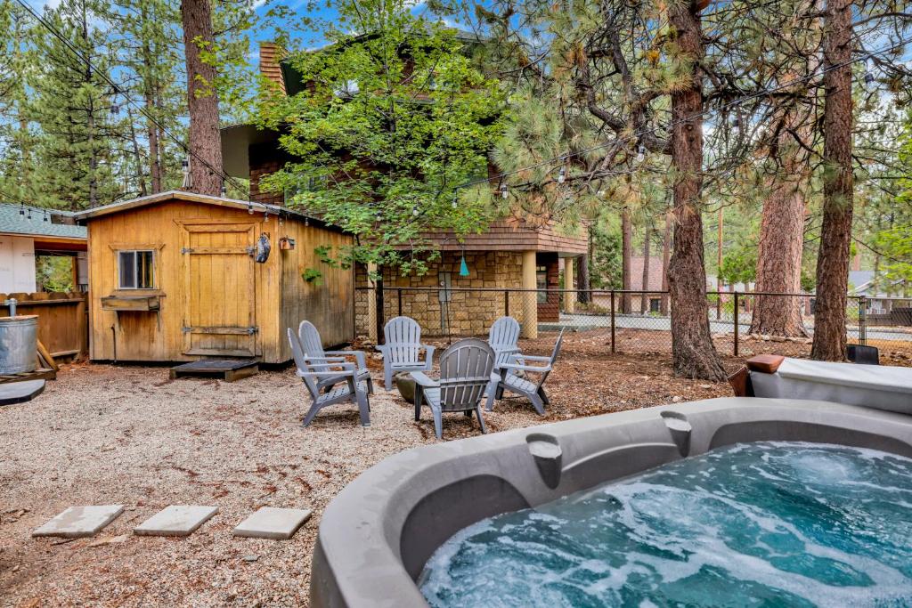 The Lost Compass- Hot Tub- Games- Walk To Lake or Marina