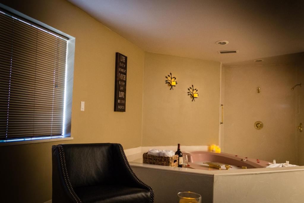 Hot Tub (Jacuzzi) - Photo 9