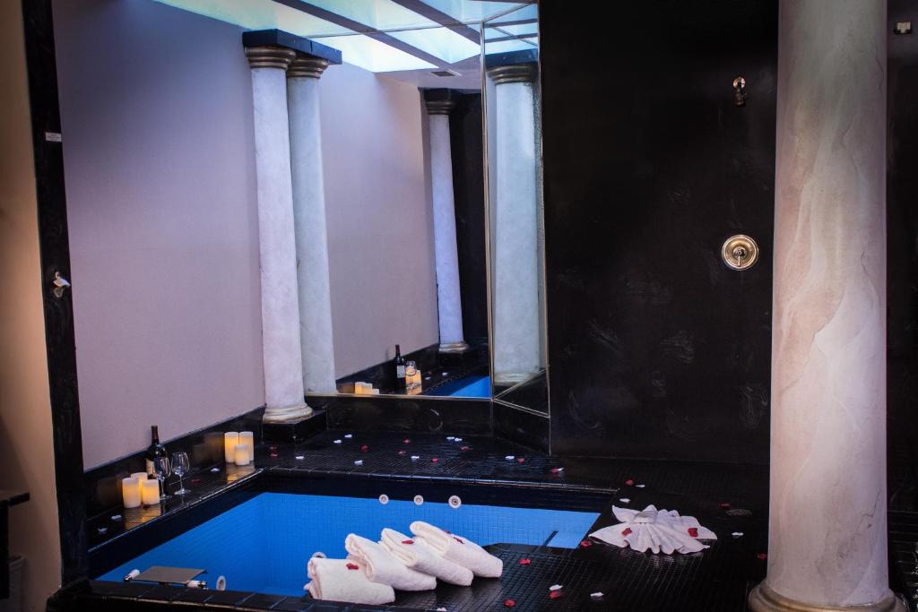 Hot Tub (Jacuzzi) - Photo 4