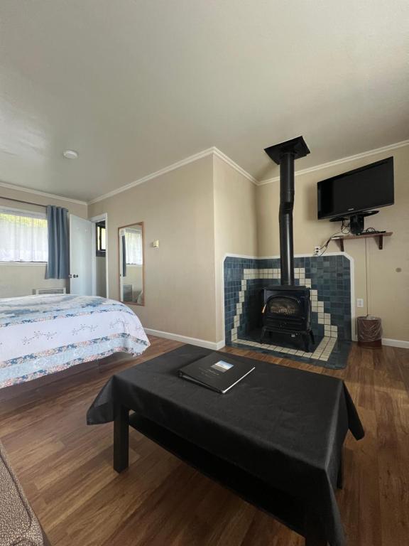 Ocean Cove Lodge Bar & Grill - Image 4